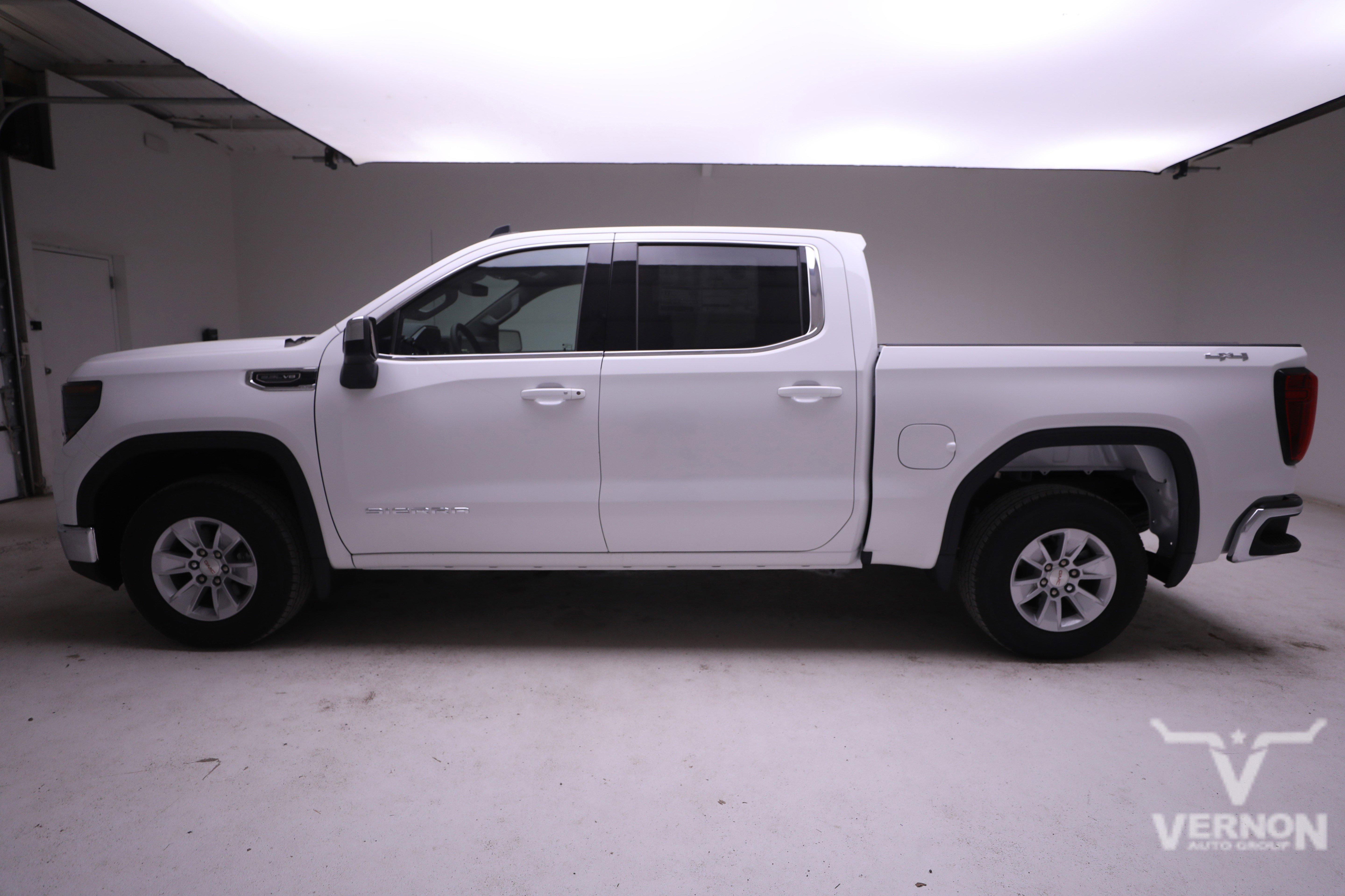 New 2026 GMC Sierra 1500 SLE image 2