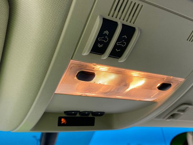 Used 2011 Chevrolet Avalanche LT image 12