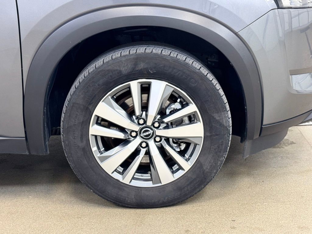 Used 2025 Nissan Pathfinder SL AWD/4WD image 4