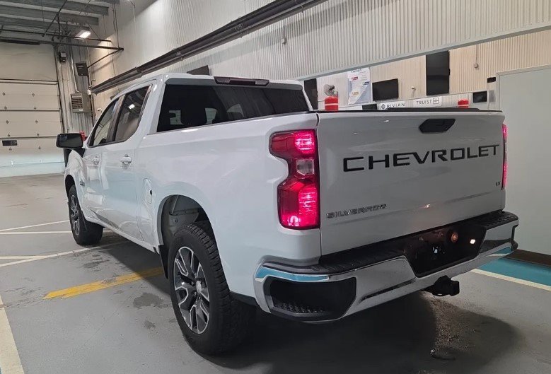 Used 2021 Chevrolet Silverado 1500 LT RWD image 3