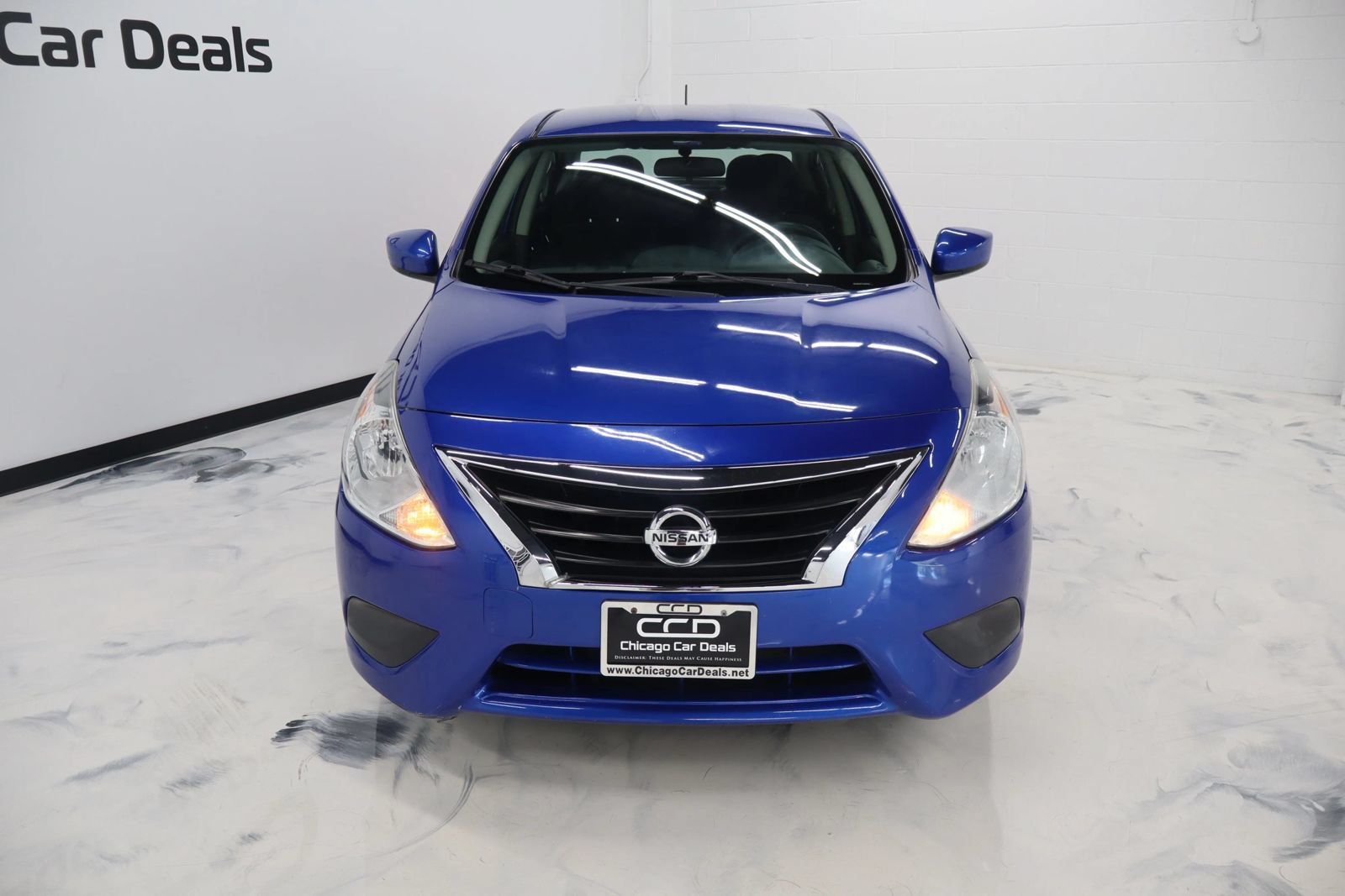 Used 2015 Nissan Versa SV FWD image 2