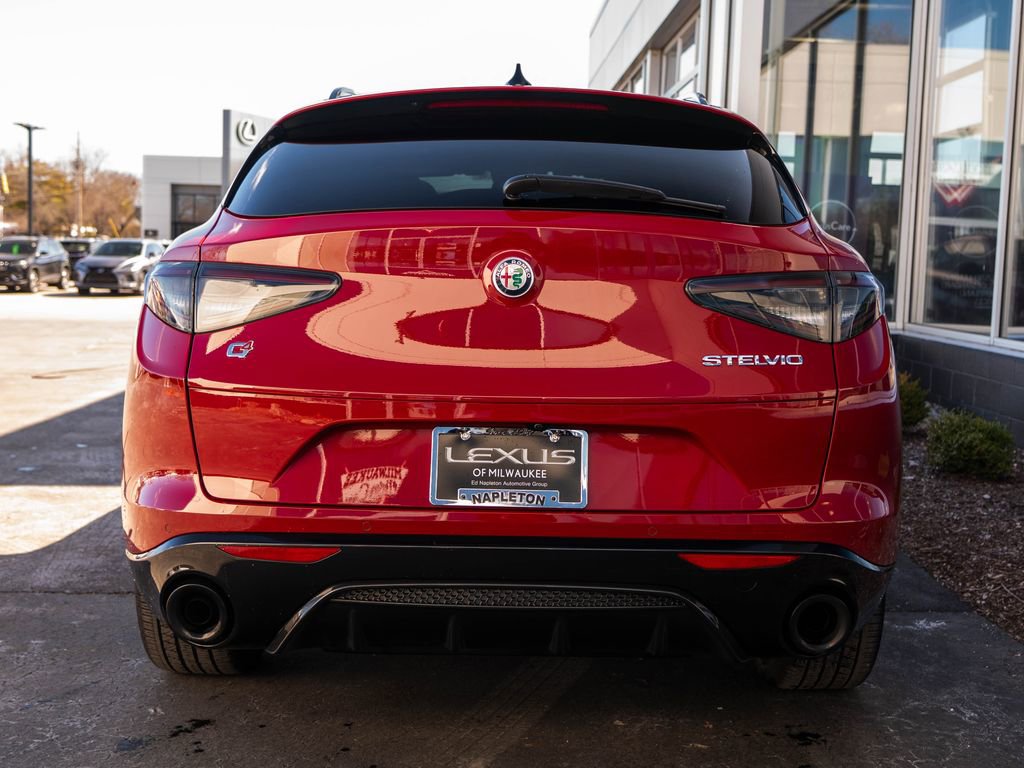Used 2024 Alfa Romeo Stelvio Veloce image 9
