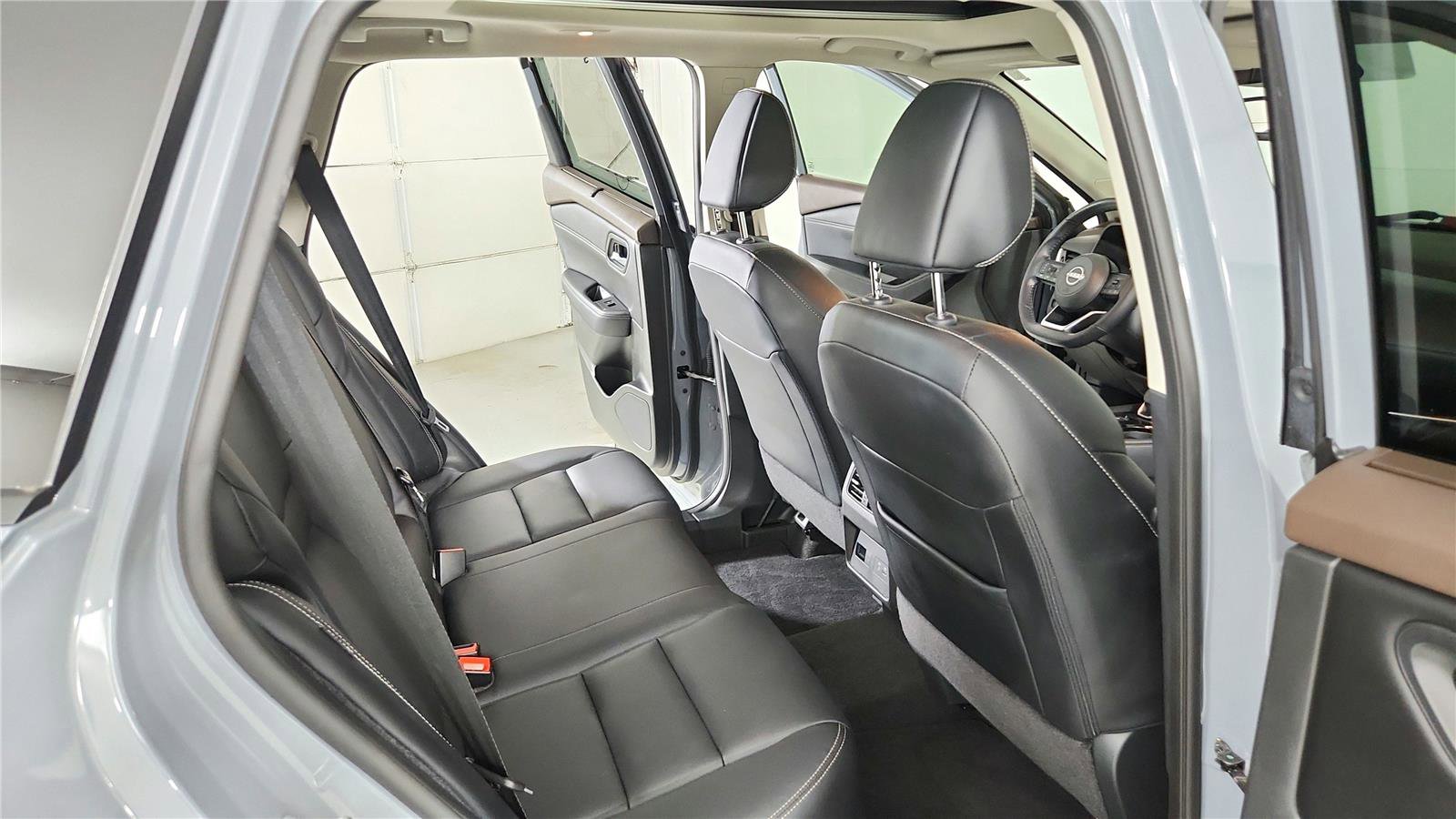 Used 2023 Nissan Rogue SL w/ SL Premium Package image 20