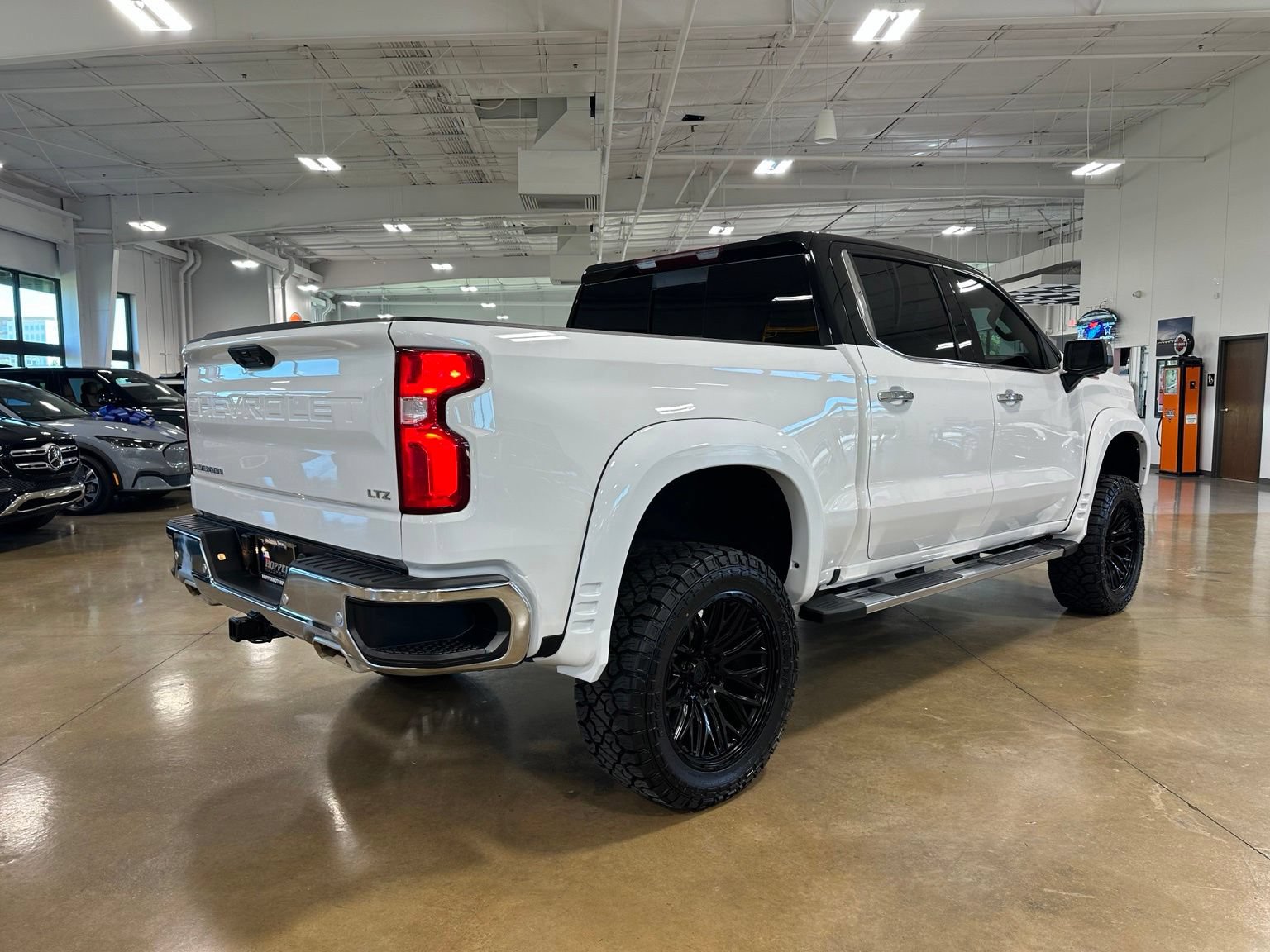 Used 2025 Chevrolet Silverado 1500 LTZ w/ Z71 Off-Road Package AWD/4WD image 8