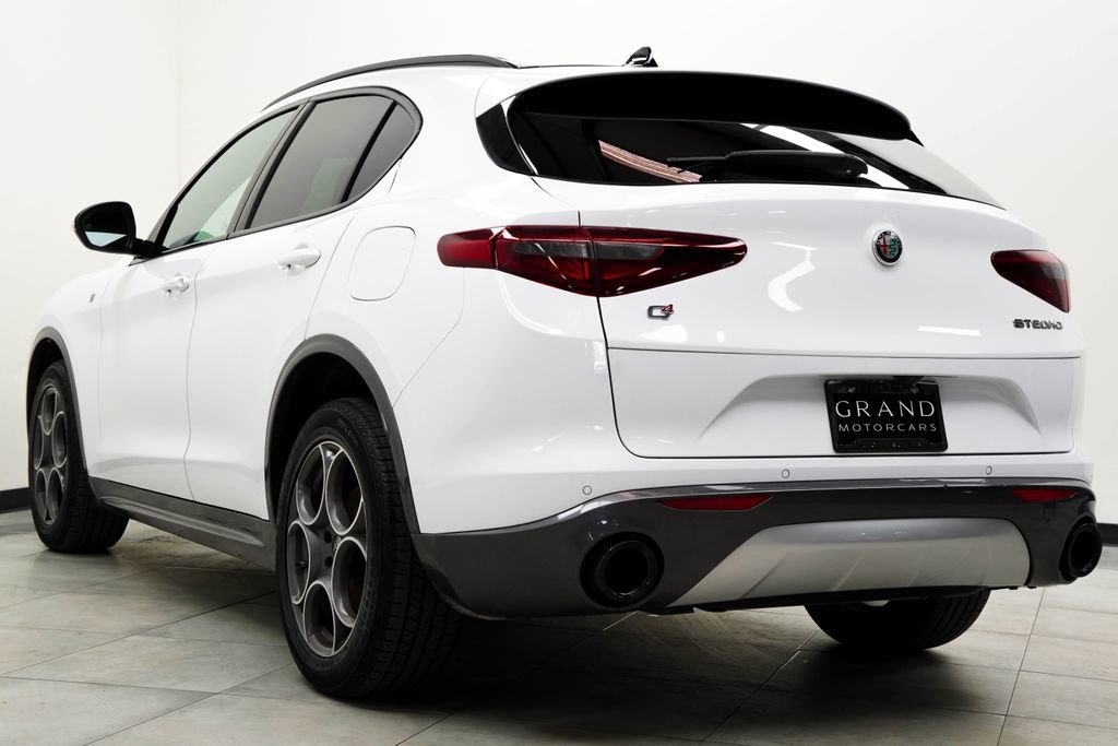 Used 2022 Alfa Romeo Stelvio Ti image 9