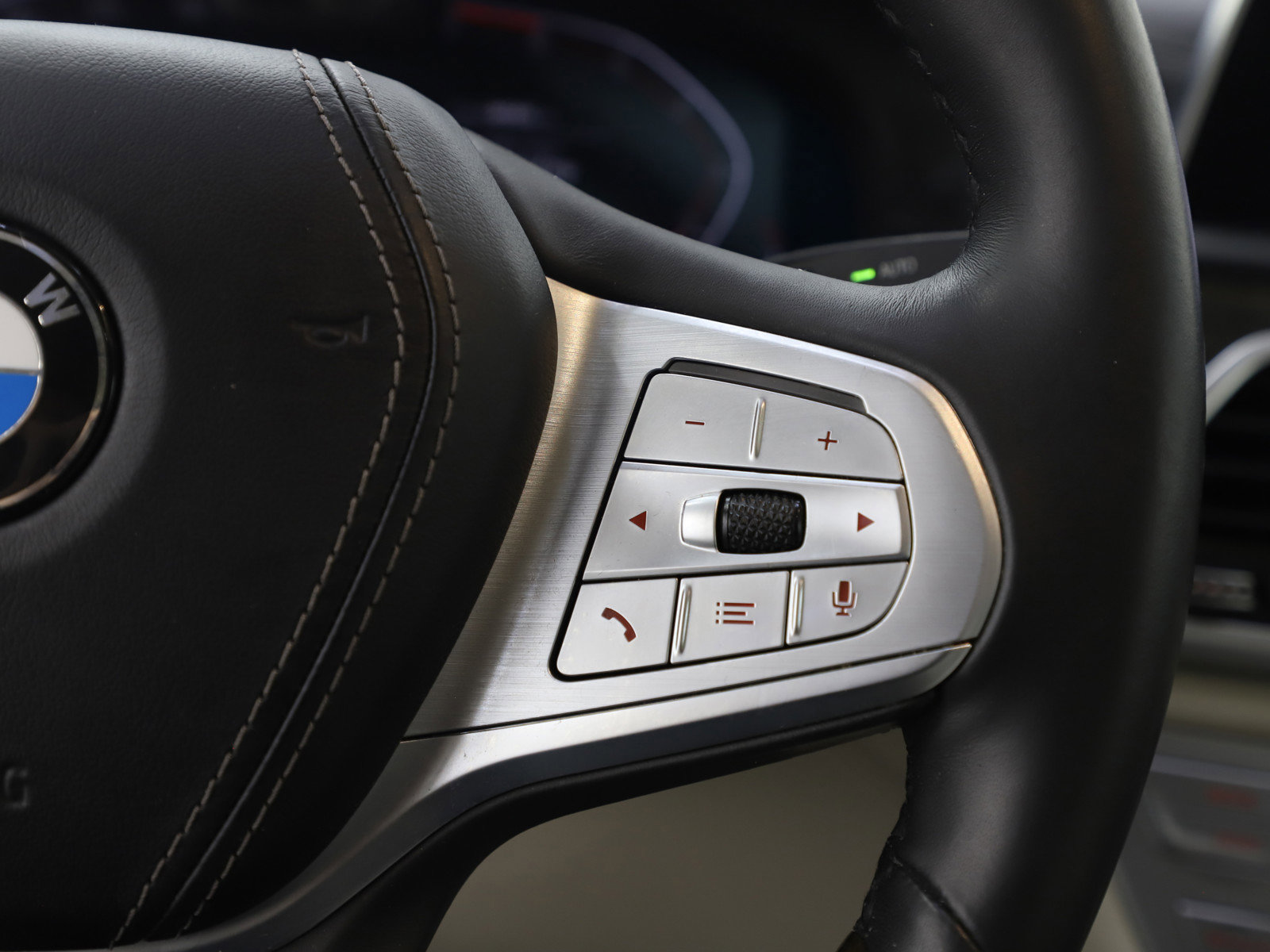 Used 2020 BMW 750i xDrive w/ Executive Package image 33