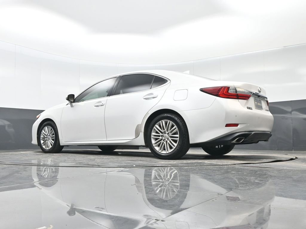 Used 2016 Lexus ES 350 w/ Premium Package w/Wood Trim image 28