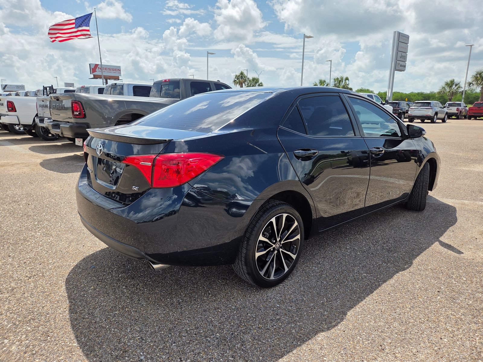Used 2019 Toyota Corolla SE FWD image 7