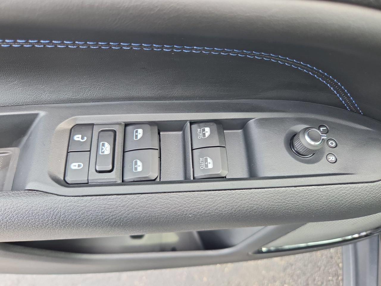 New 2026 Jeep Compass Latitude AWD/4WD image 18