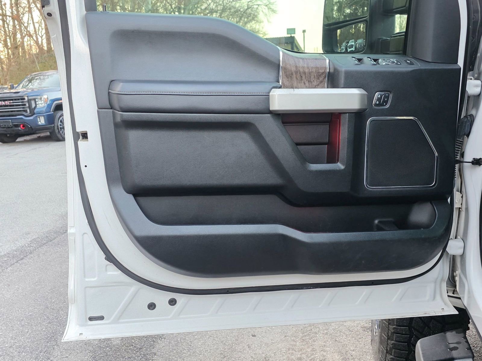 Used 2018 Ford F250 Lariat w/ Lariat Ultimate Package image 28