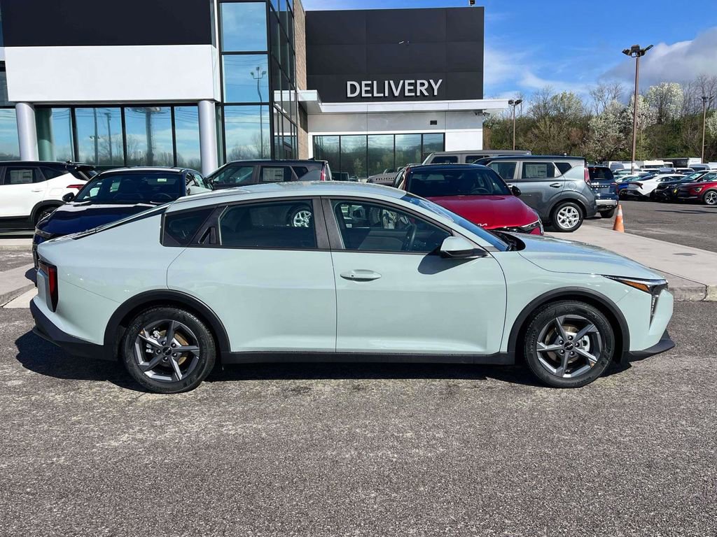 Certified 2025 Kia K4 LXS image 24