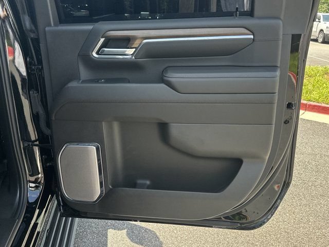 Used 2024 Chevrolet Silverado 2500 High Country w/ High Country Premium Package AWD/4WD image 19