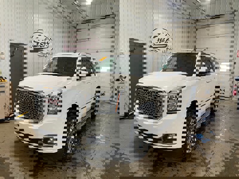 Used 2015 GMC Yukon XL Denali w/ Touring Package AWD/4WD image 2