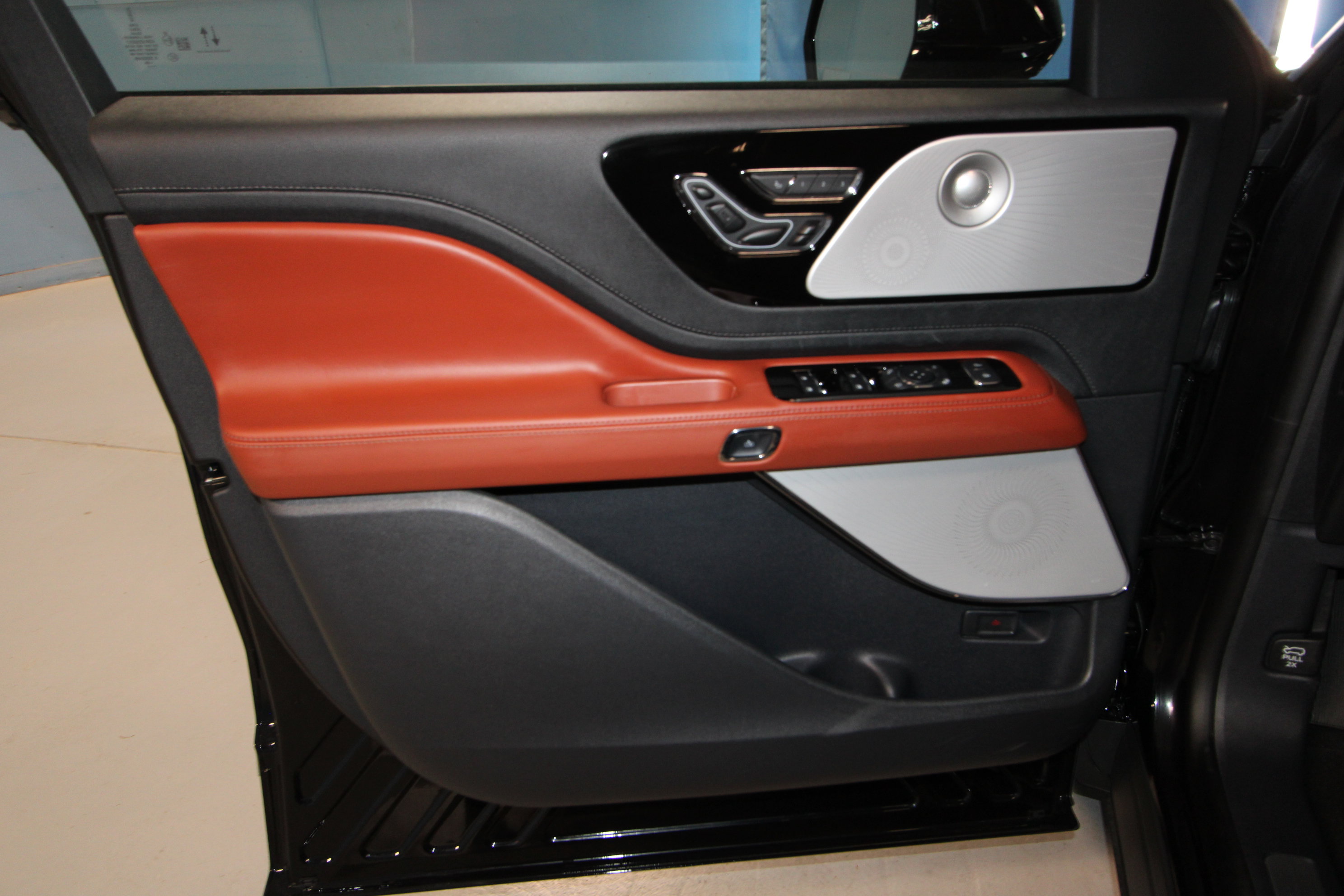 New 2026 Lincoln Aviator Reserve AWD/4WD image 4