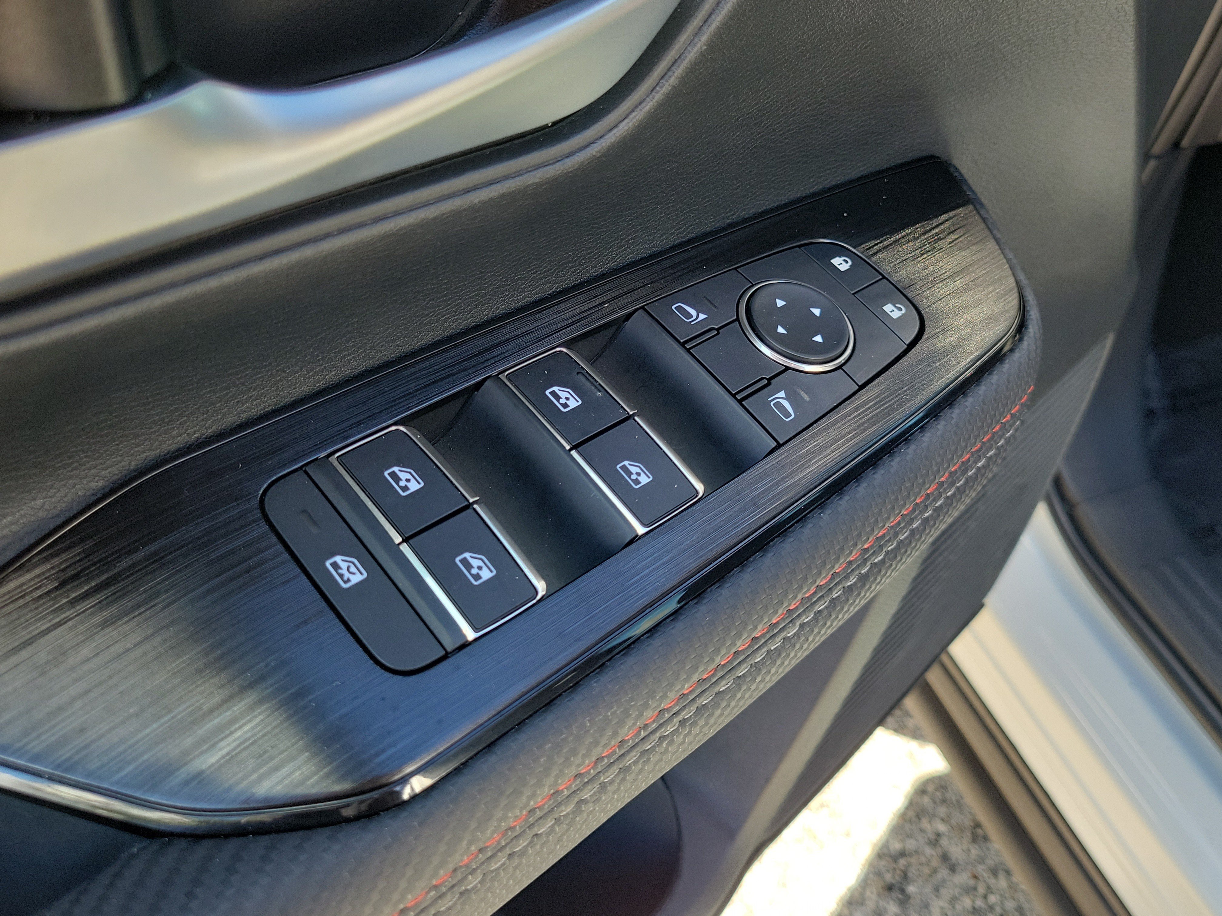 Used 2025 Nissan Kicks SR w/ SR Premium Package AWD/4WD image 18