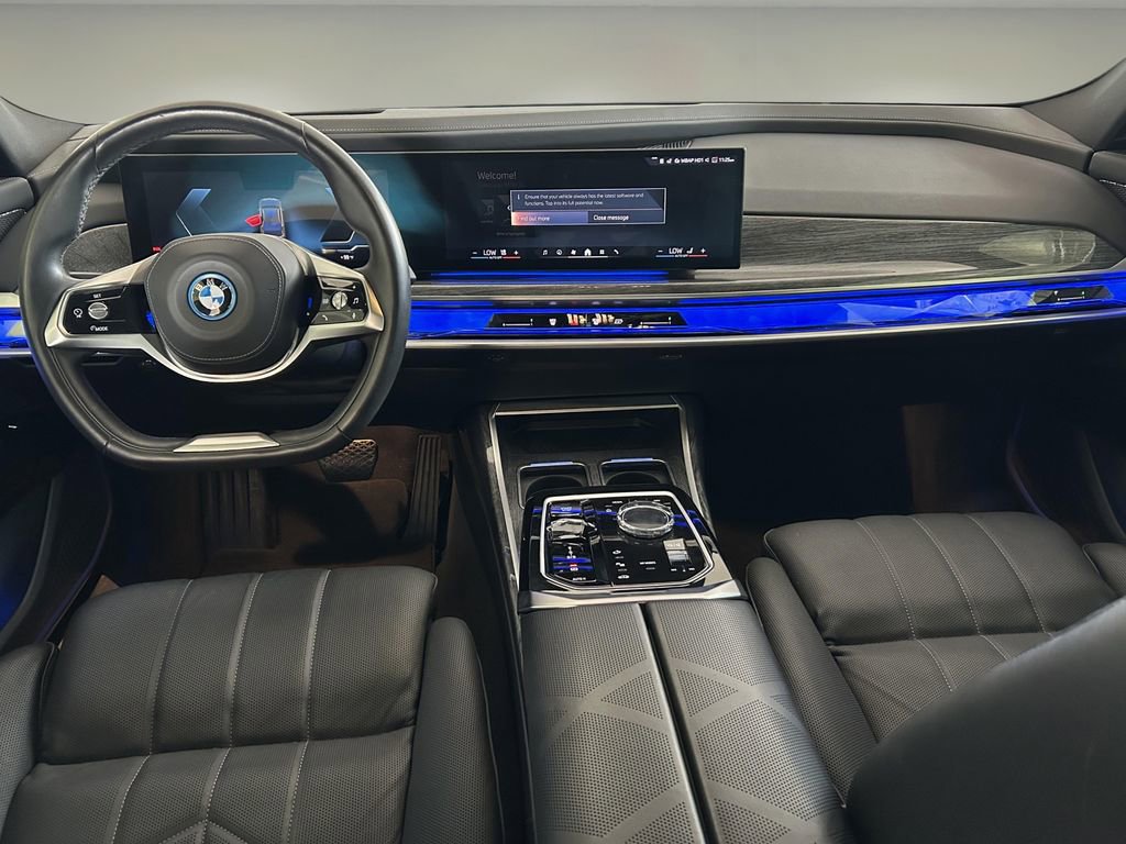 Used 2023 BMW i7 xDrive60 image 12