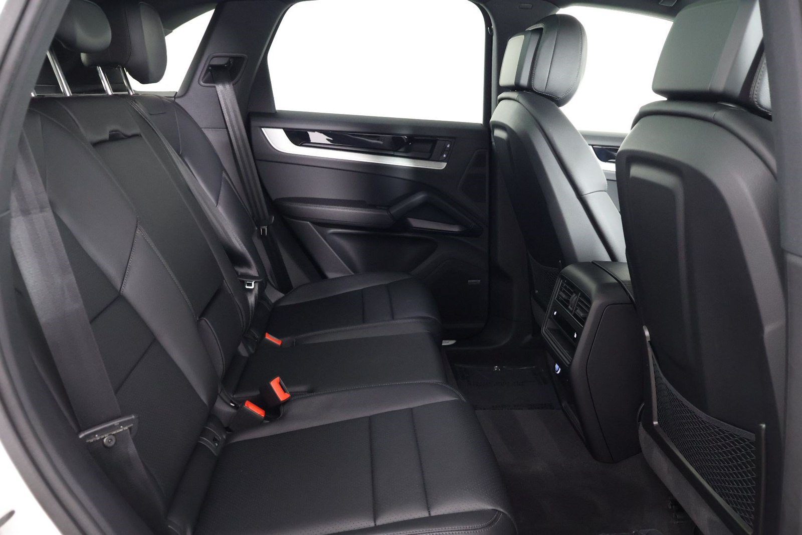 Certified 2026 Porsche Cayenne AWD/4WD image 32