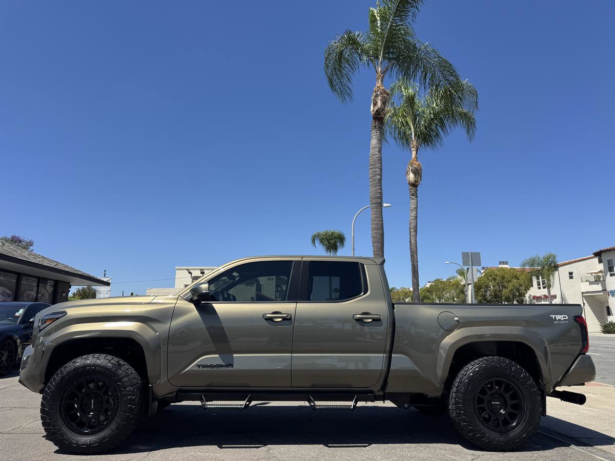 Used 2024 Toyota Tacoma TRD Sport w/ TRD Sport Upgrade Package AWD/4WD image 2