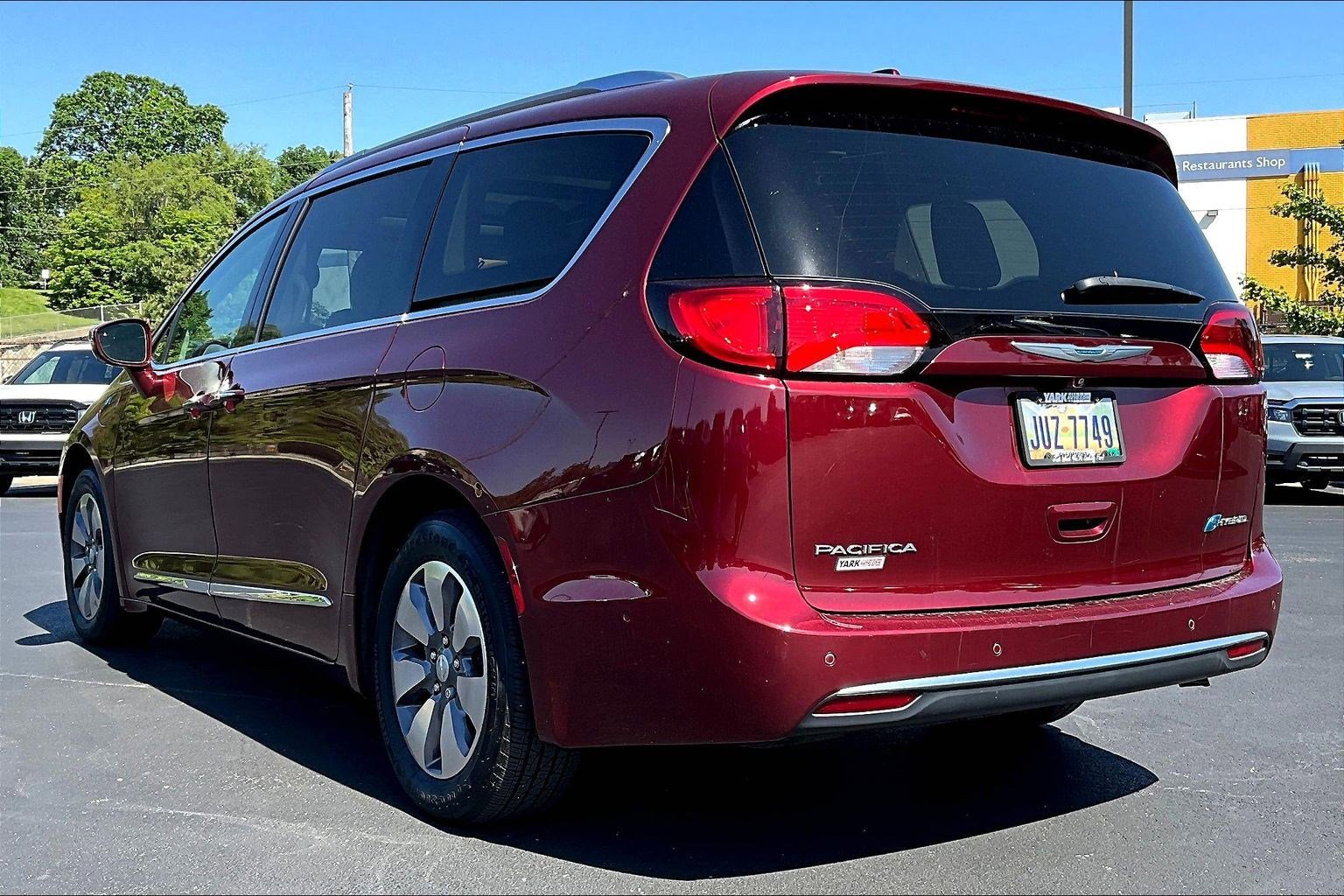 Used 2019 Chrysler Pacifica Limited w/ Advanced Safetytec Group FWD image 3