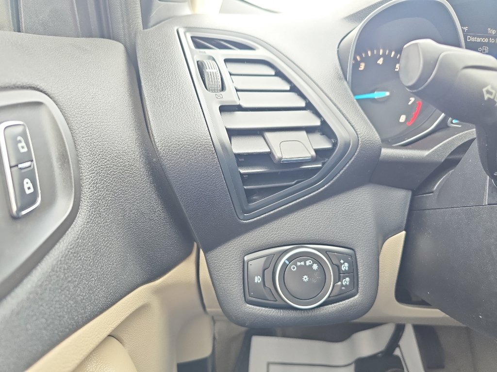 Used 2015 Ford Escape SE w/ Equipment Group 201A image 21