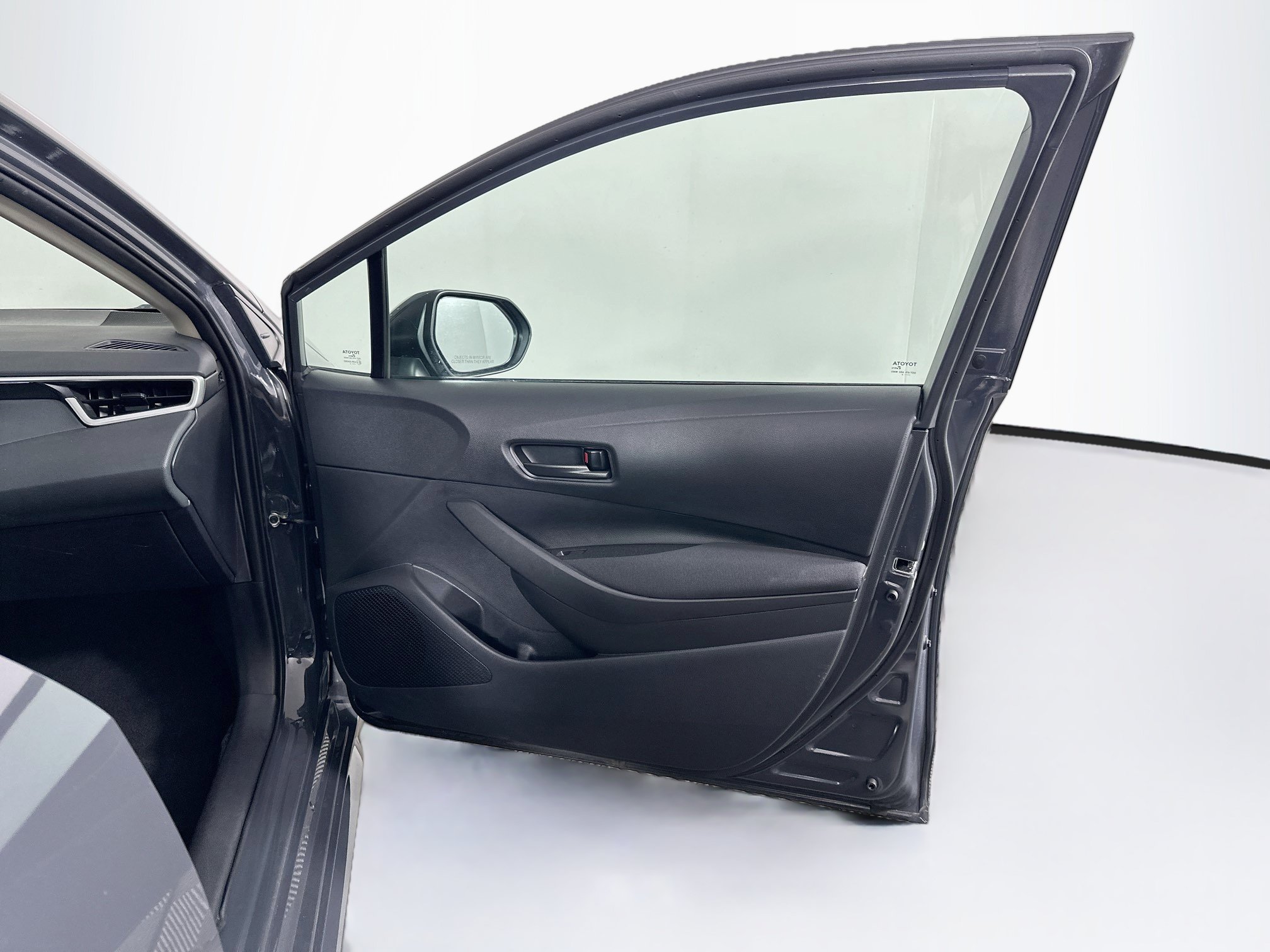 Used 2025 Toyota Corolla LE FWD image 30