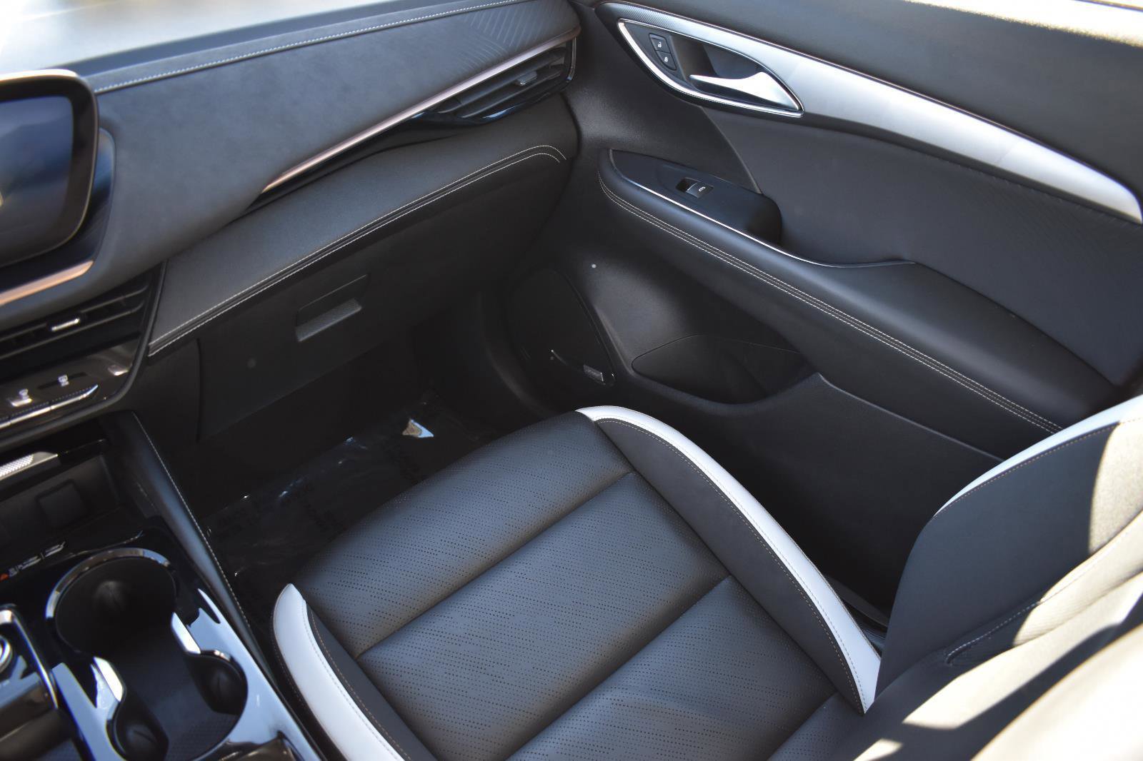 Used 2024 Buick Envision Sport Touring image 20