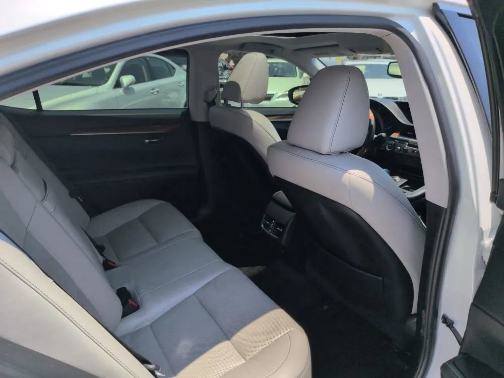 Used 2015 Lexus ES 300h image 14