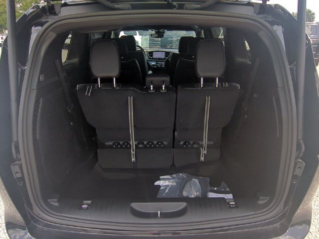 New 2027 Chrysler Pacifica Limited w/ Family Tech Group FWD image 33
