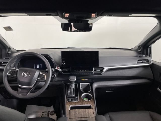 Used 2025 Toyota Sienna Limited AWD/4WD image 19