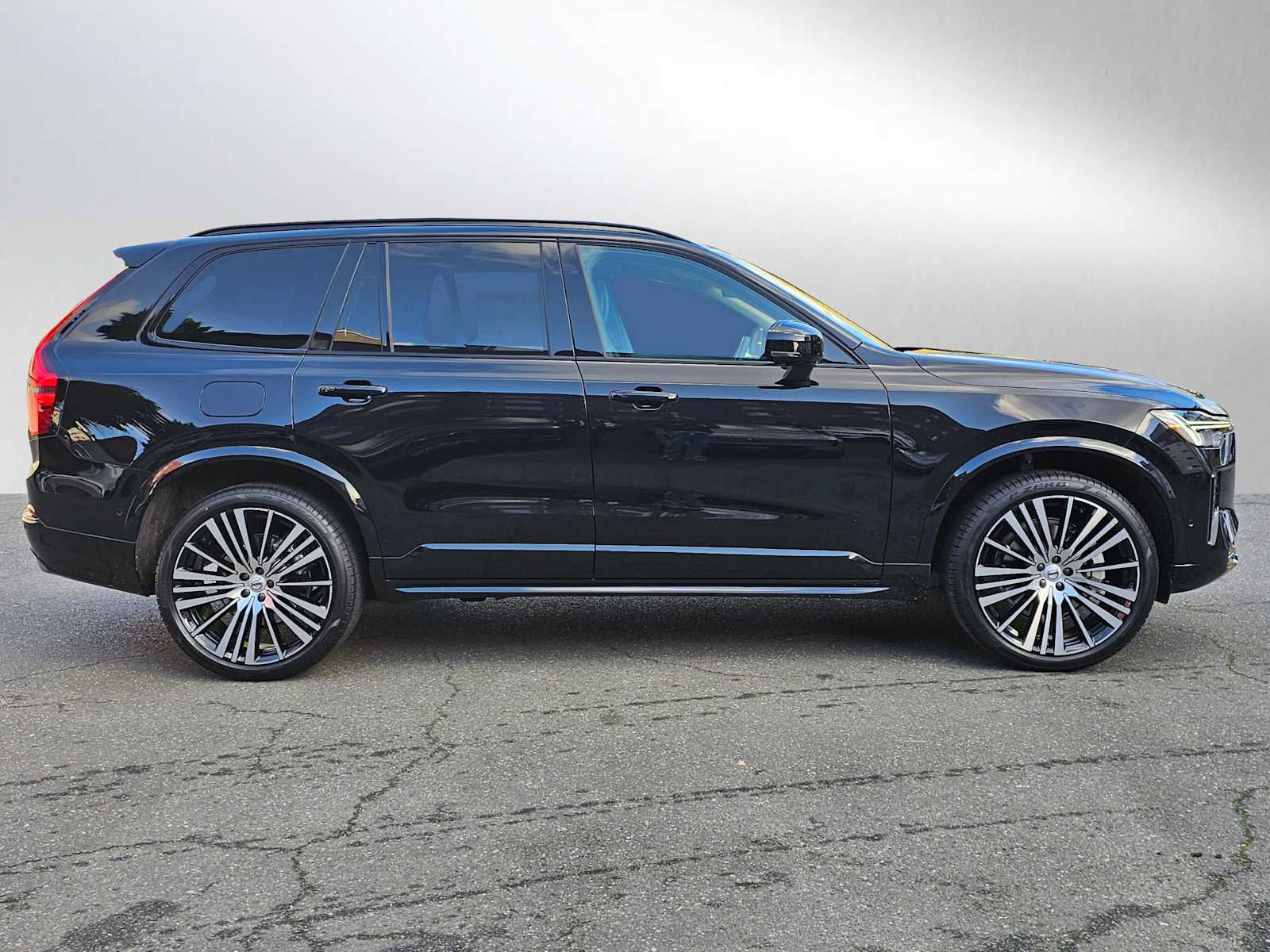 New 2026 Volvo XC90 B6 Ultra w/ Lounge Package image 8