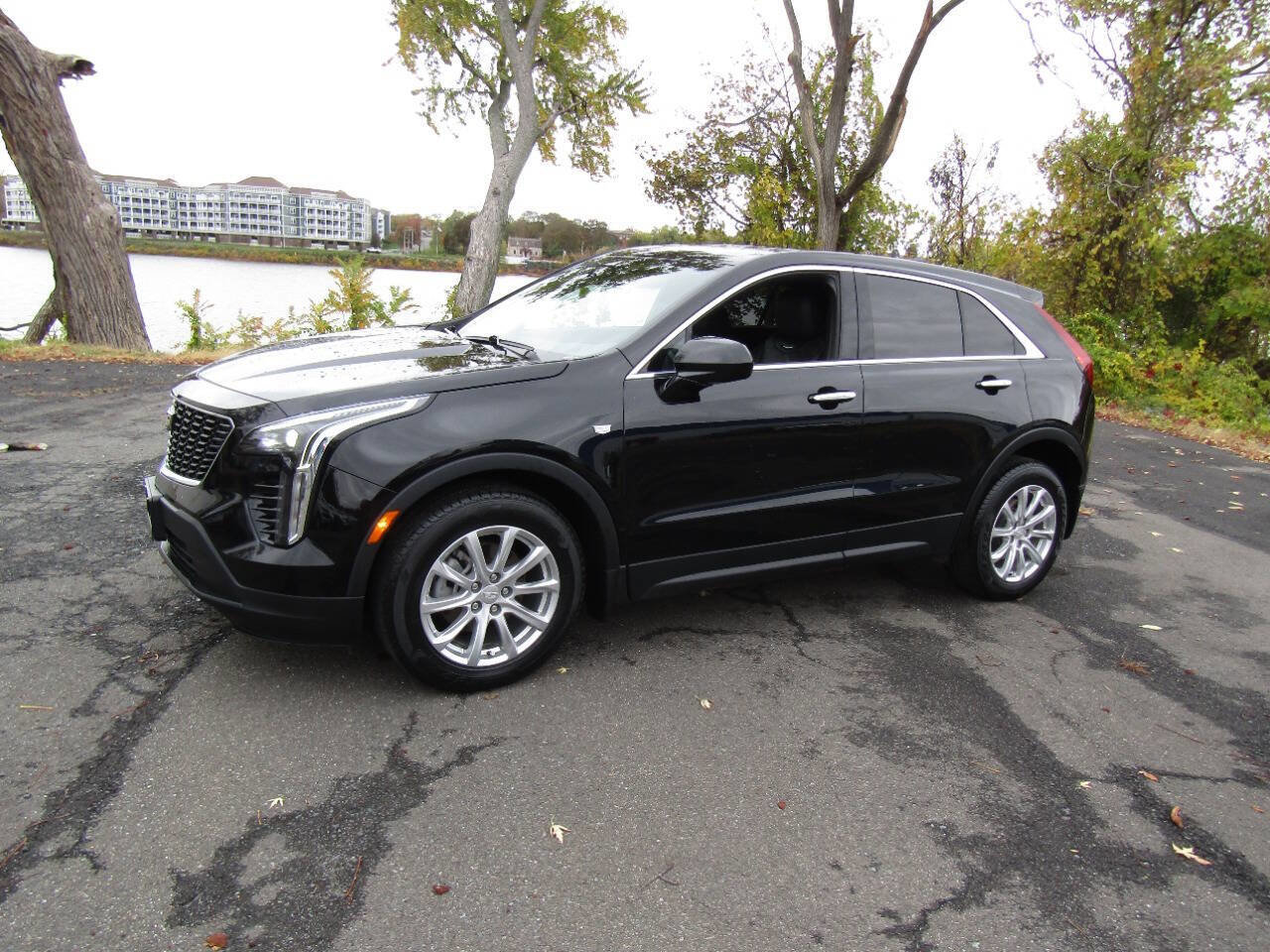 Used 2022 Cadillac XT4 Luxury image 2