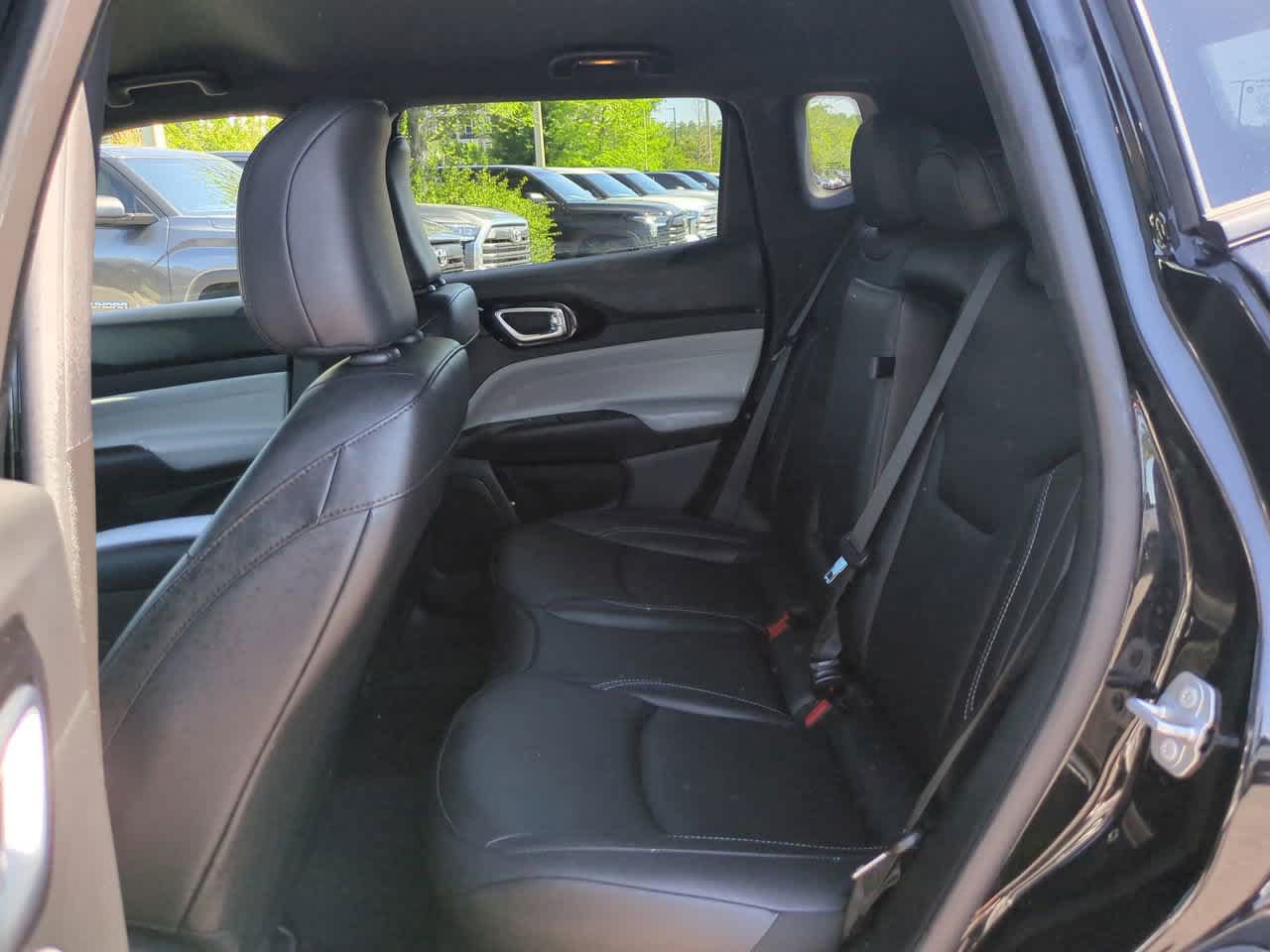 Used 2025 Jeep Compass Limited AWD/4WD image 13