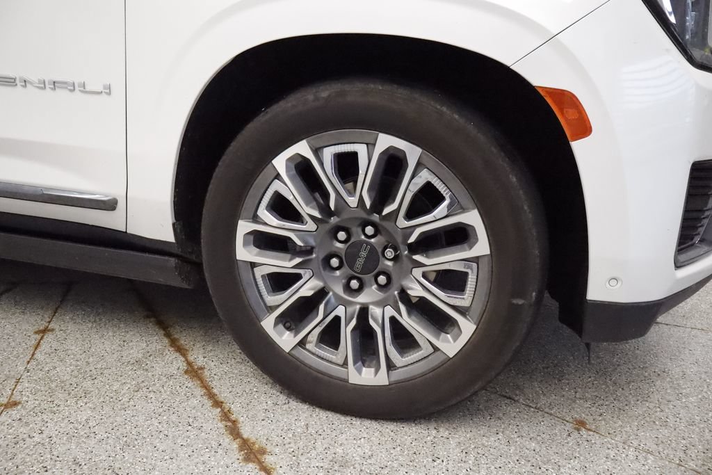 Used 2023 GMC Yukon Denali Ultimate AWD/4WD image 17