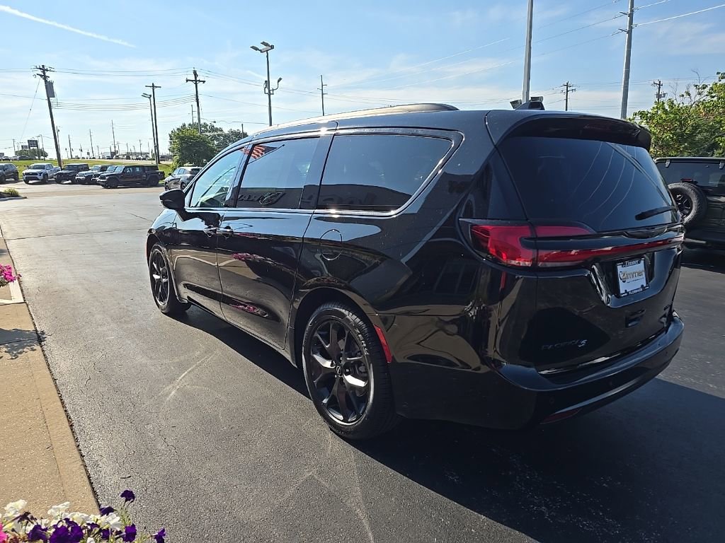 New 2026 Chrysler Pacifica Limited w/ S Appearance Package image 7
