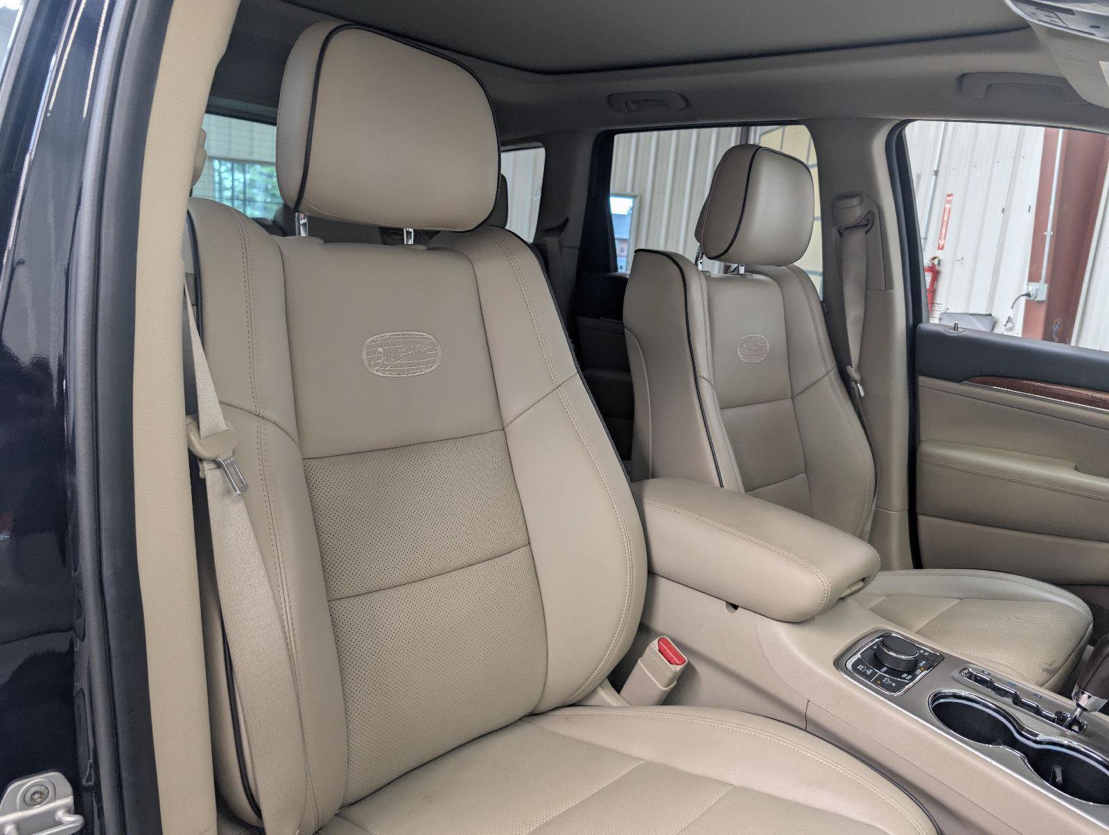 Used 2011 Jeep Grand Cherokee Overland AWD/4WD image 7