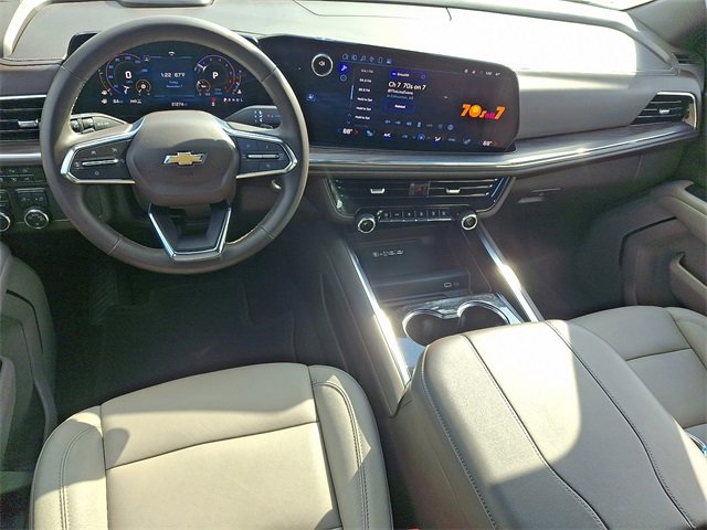 Used 2025 Chevrolet Suburban LT image 12