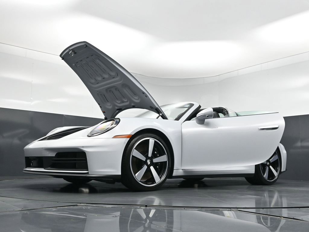 Certified 2026 Porsche 911 Targa 4S AWD/4WD image 36