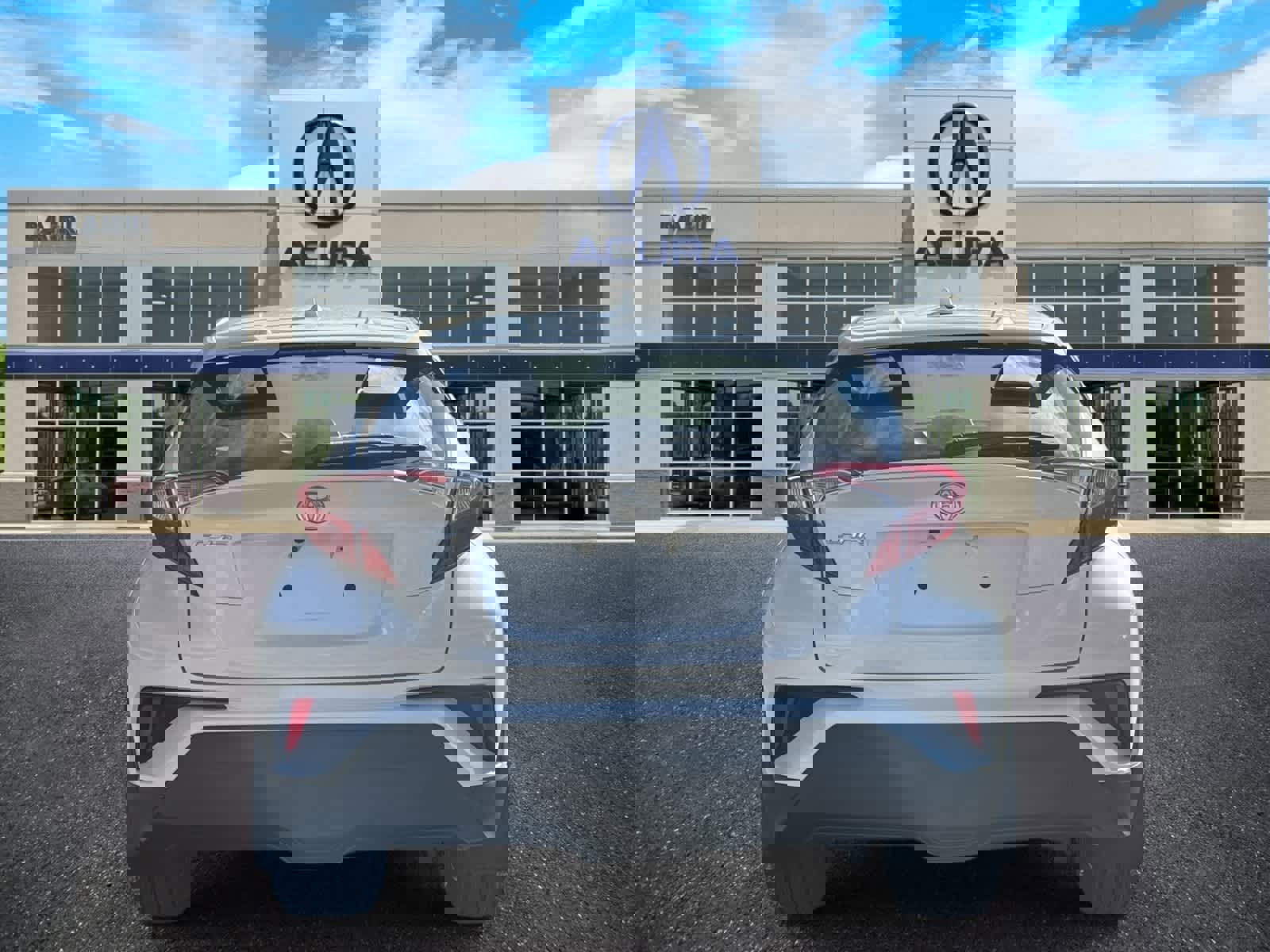 Used 2021 Toyota C-HR XLE image 4