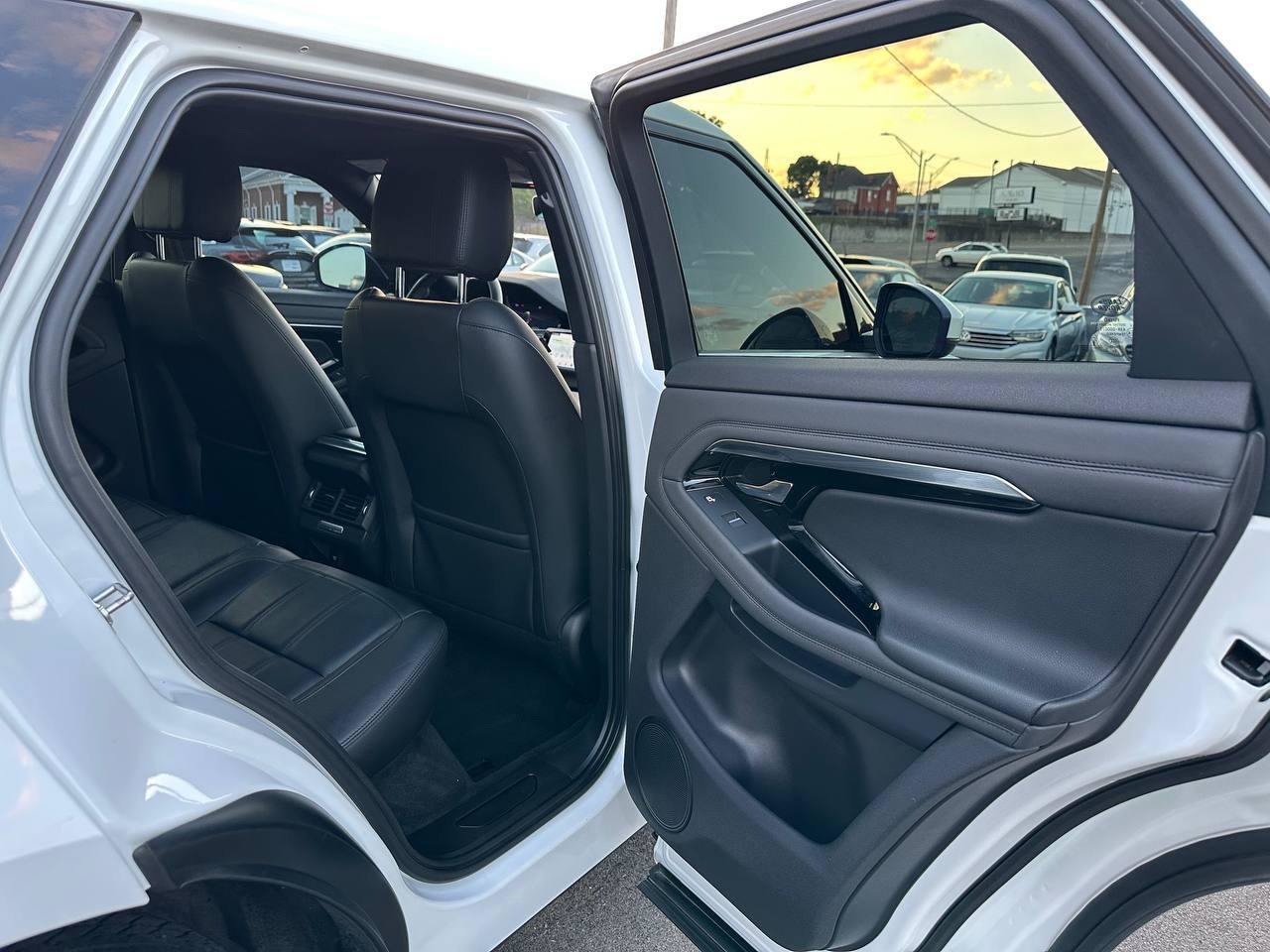 Used 2020 Land Rover Range Rover Evoque SE AWD/4WD image 30