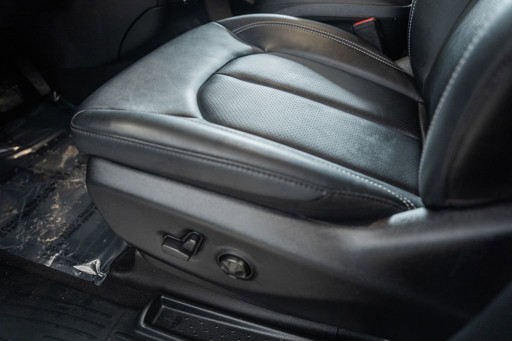 Used 2025 Chrysler Pacifica Select image 40
