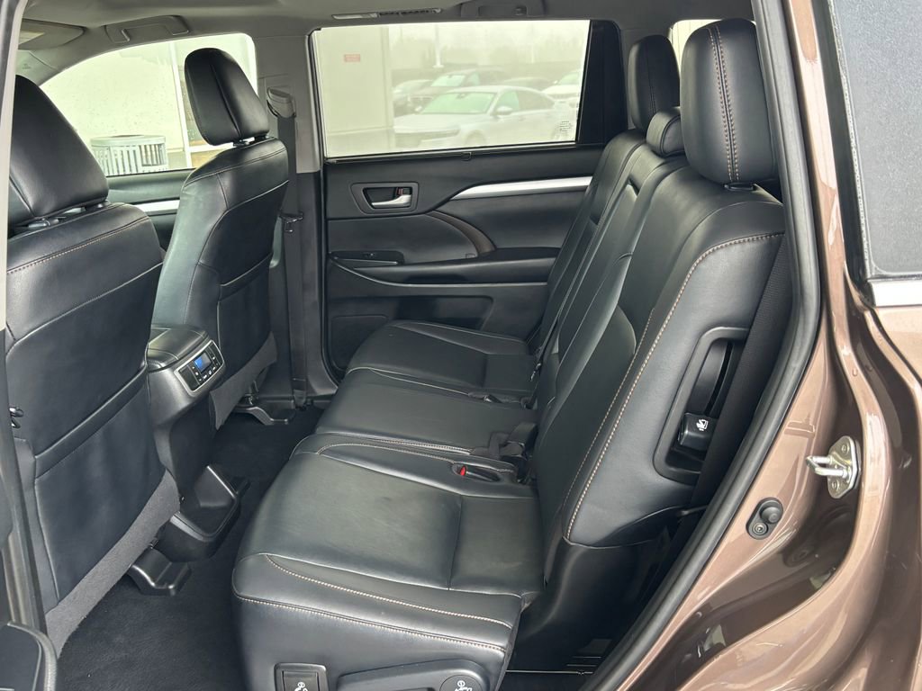 Used 2019 Toyota Highlander XLE image 26
