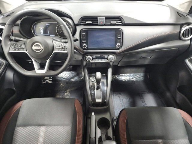 Used 2024 Nissan Versa SR image 2