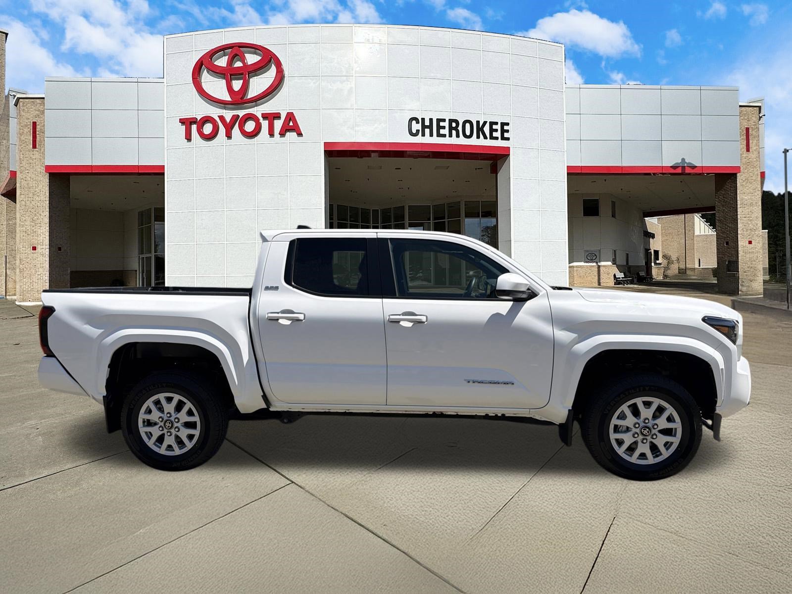 Used 2025 Toyota Tacoma SR5 AWD/4WD image 4