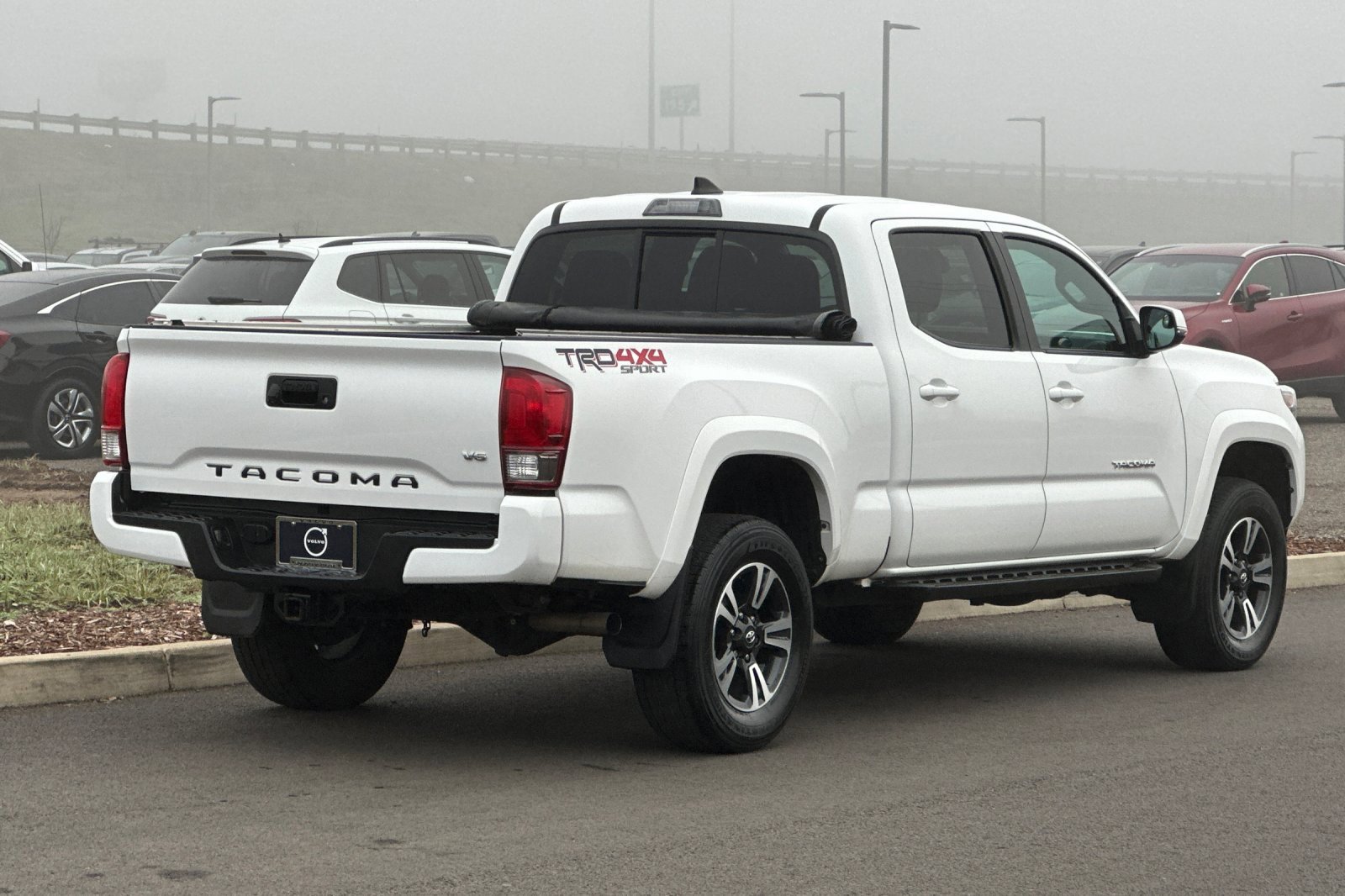 Used 2016 Toyota Tacoma TRD Sport image 3