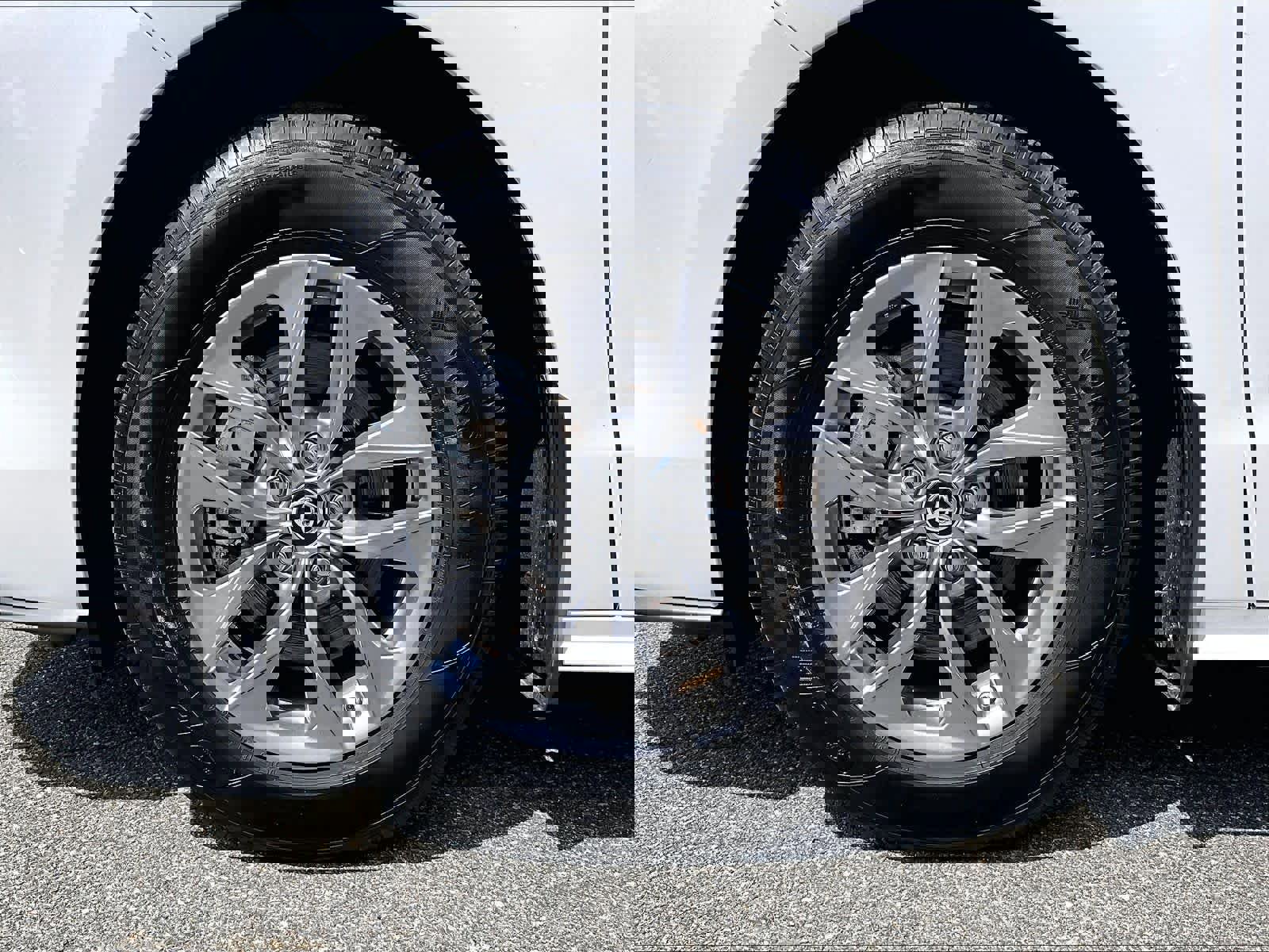 Used 2025 Toyota Sienna XLE w/ XLE Plus Package image 7