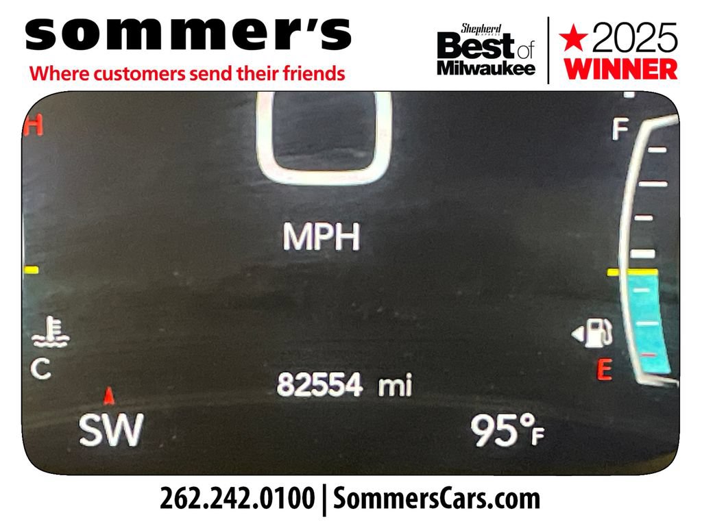 Used 2018 Chrysler Pacifica Limited w/ Tire & Wheel Group FWD image 14