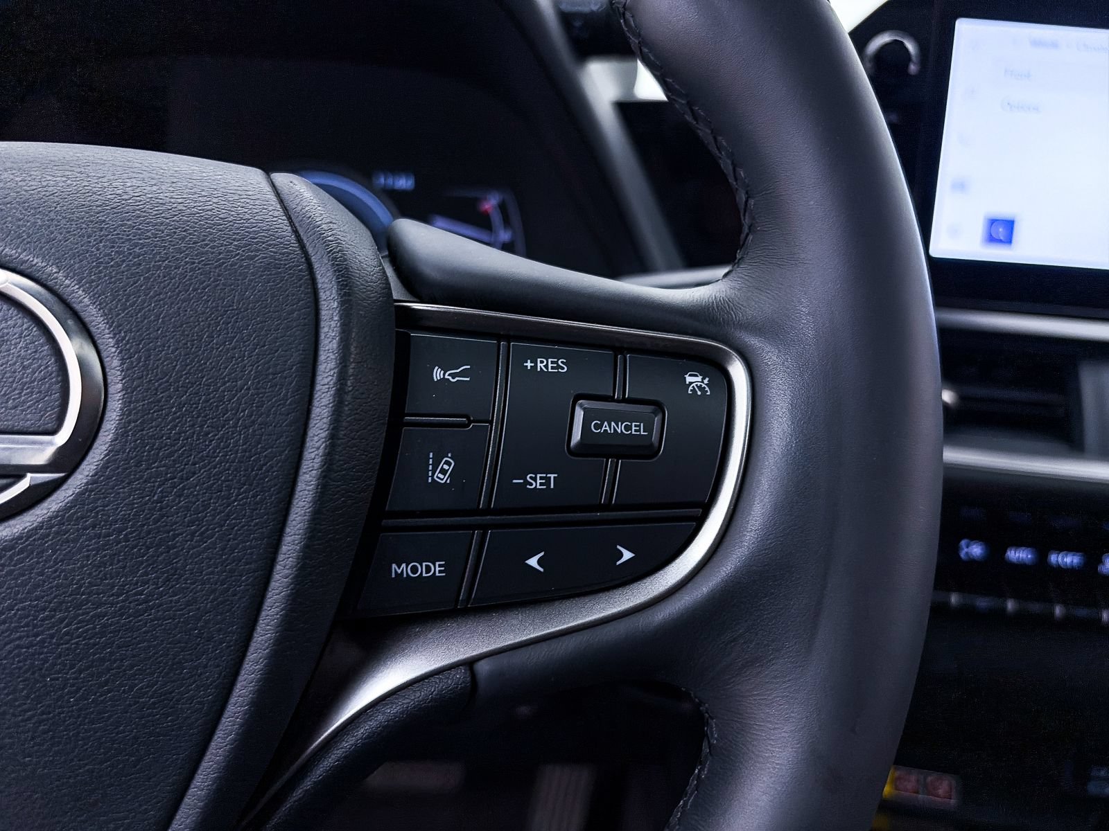 Used 2024 Lexus UX 250h F Sport FWD image 33