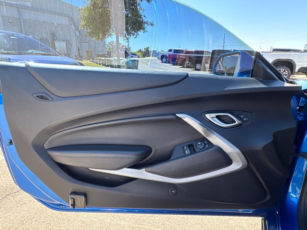 Used 2017 Chevrolet Camaro LT RWD image 10