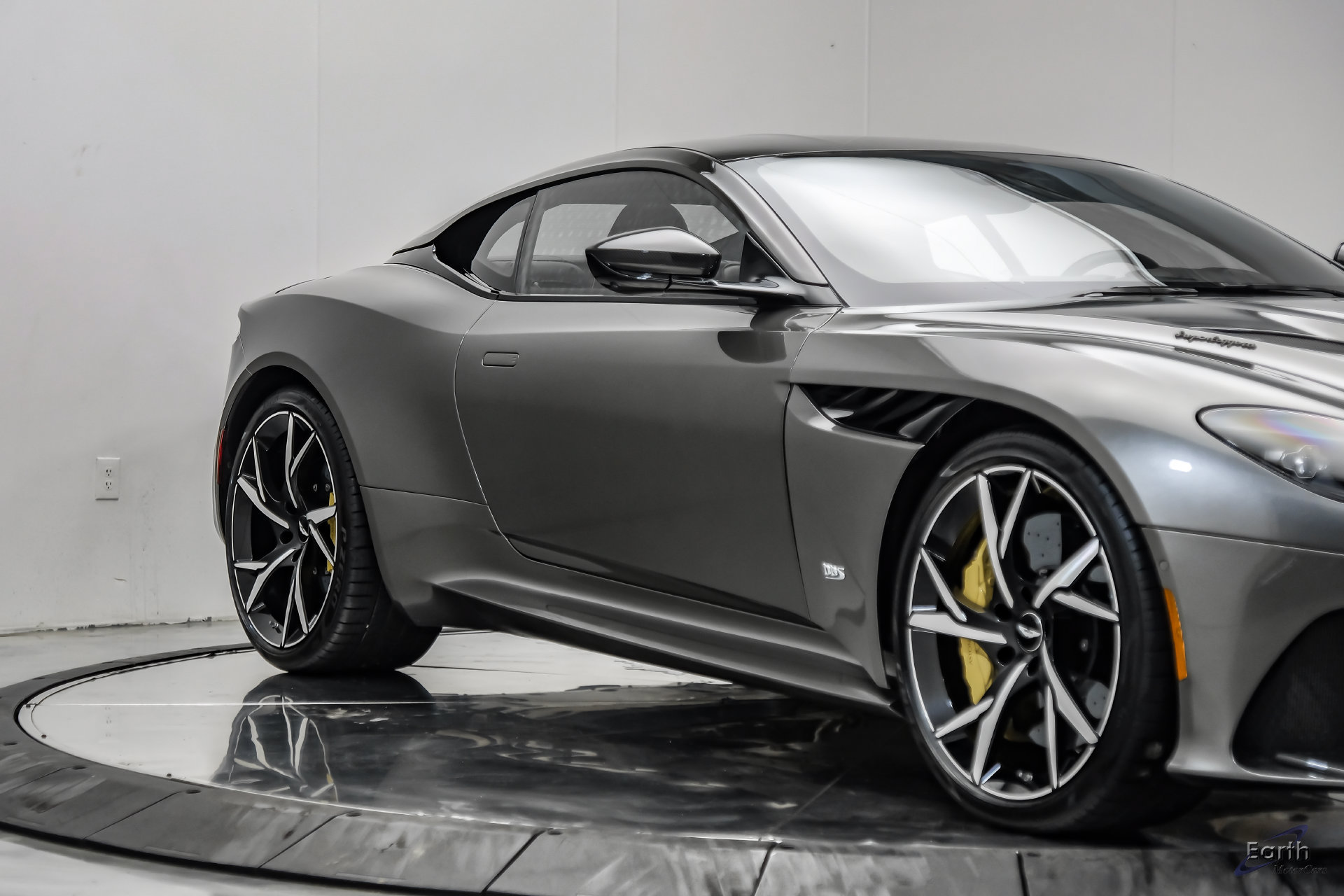 Used 2019 Aston Martin DBS Superleggera RWD image 28