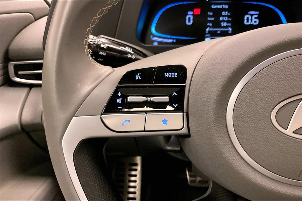 Certified 2025 Hyundai Elantra Sport image 16